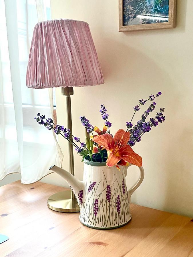 Our House In The Town Apartment เวลีคอเทอร์โนโว ภายนอก รูปภาพ
