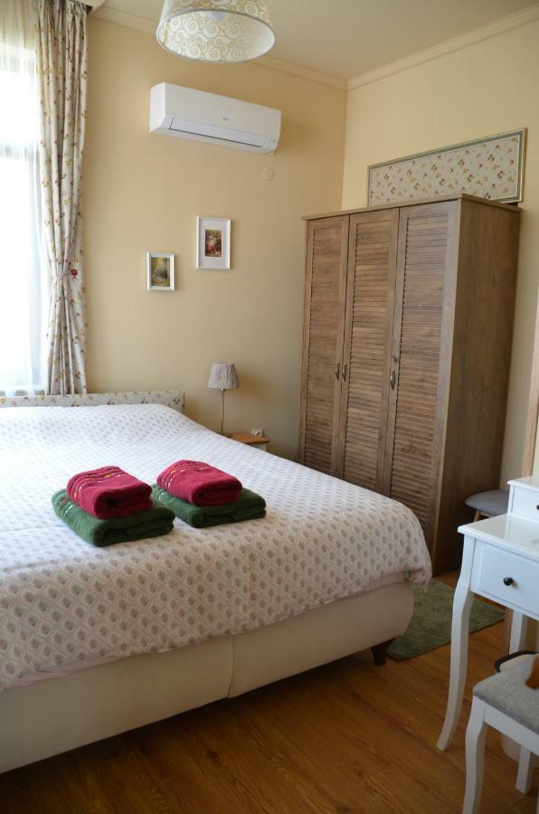 Our House In The Town Apartment เวลีคอเทอร์โนโว ภายนอก รูปภาพ