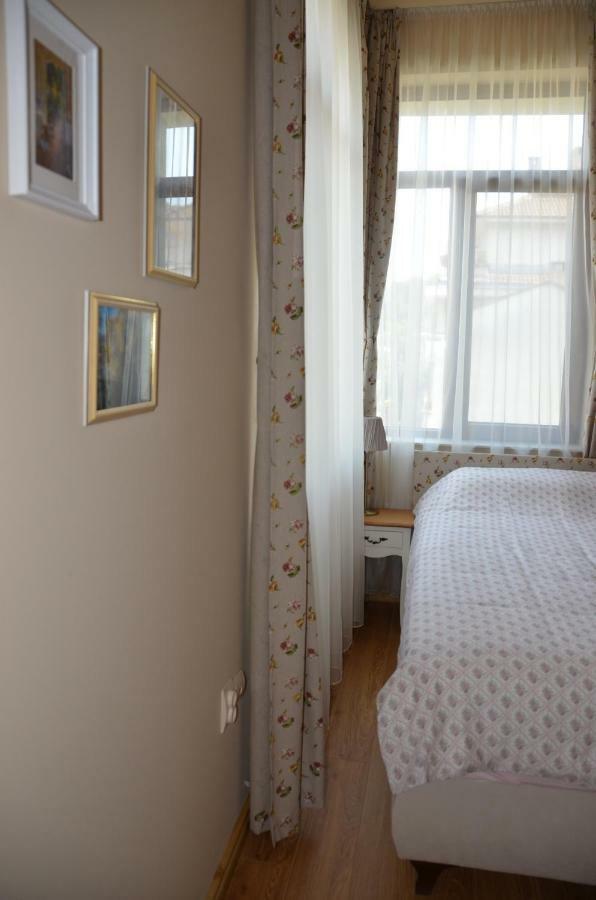 Our House In The Town Apartment เวลีคอเทอร์โนโว ภายนอก รูปภาพ