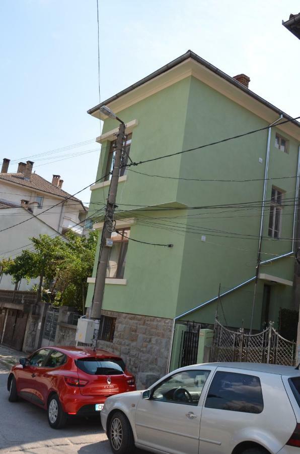 Our House In The Town Apartment เวลีคอเทอร์โนโว ภายนอก รูปภาพ